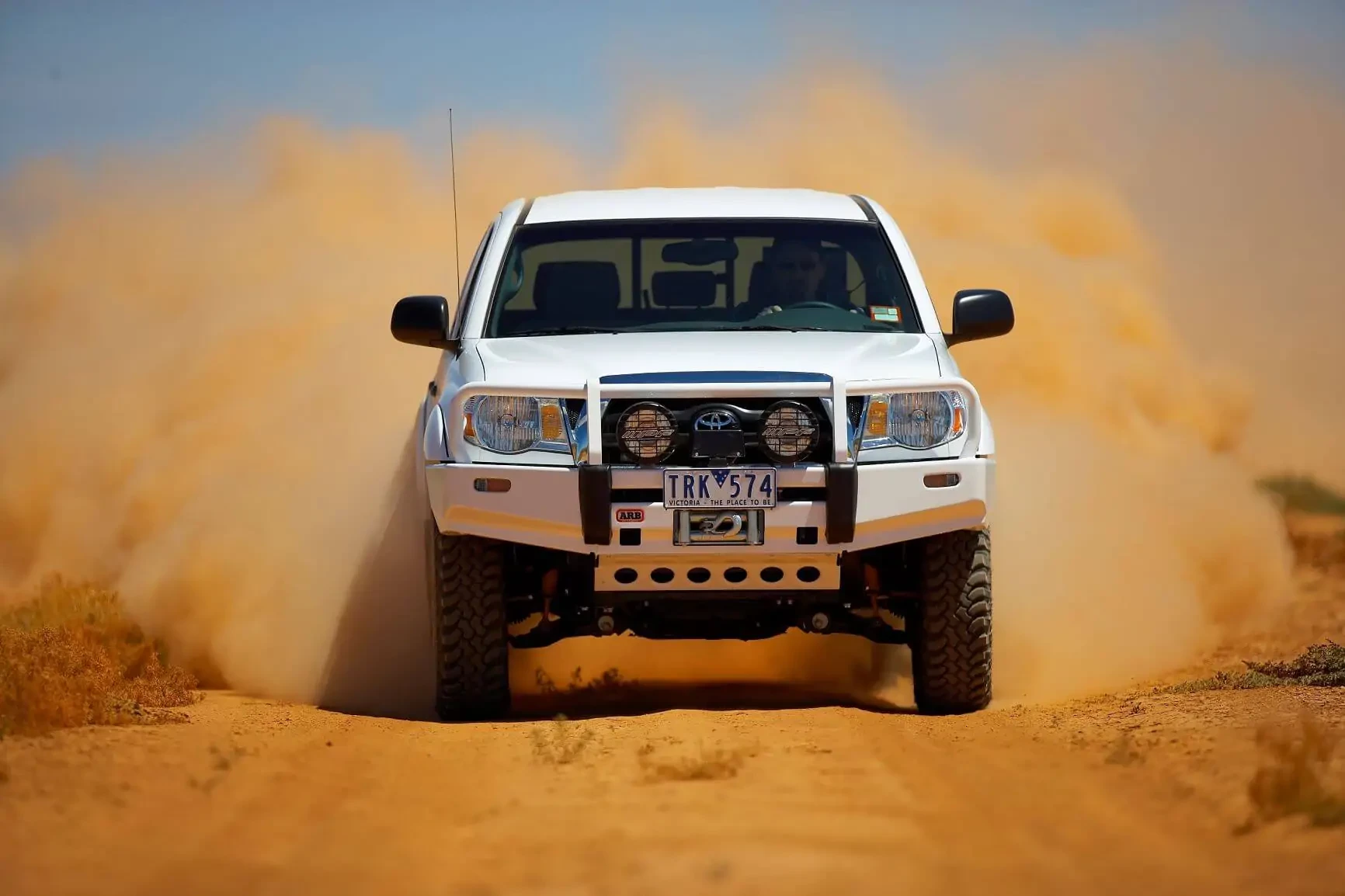 ARB_2005_Toyota_Tacoma_White_Australia_2MB